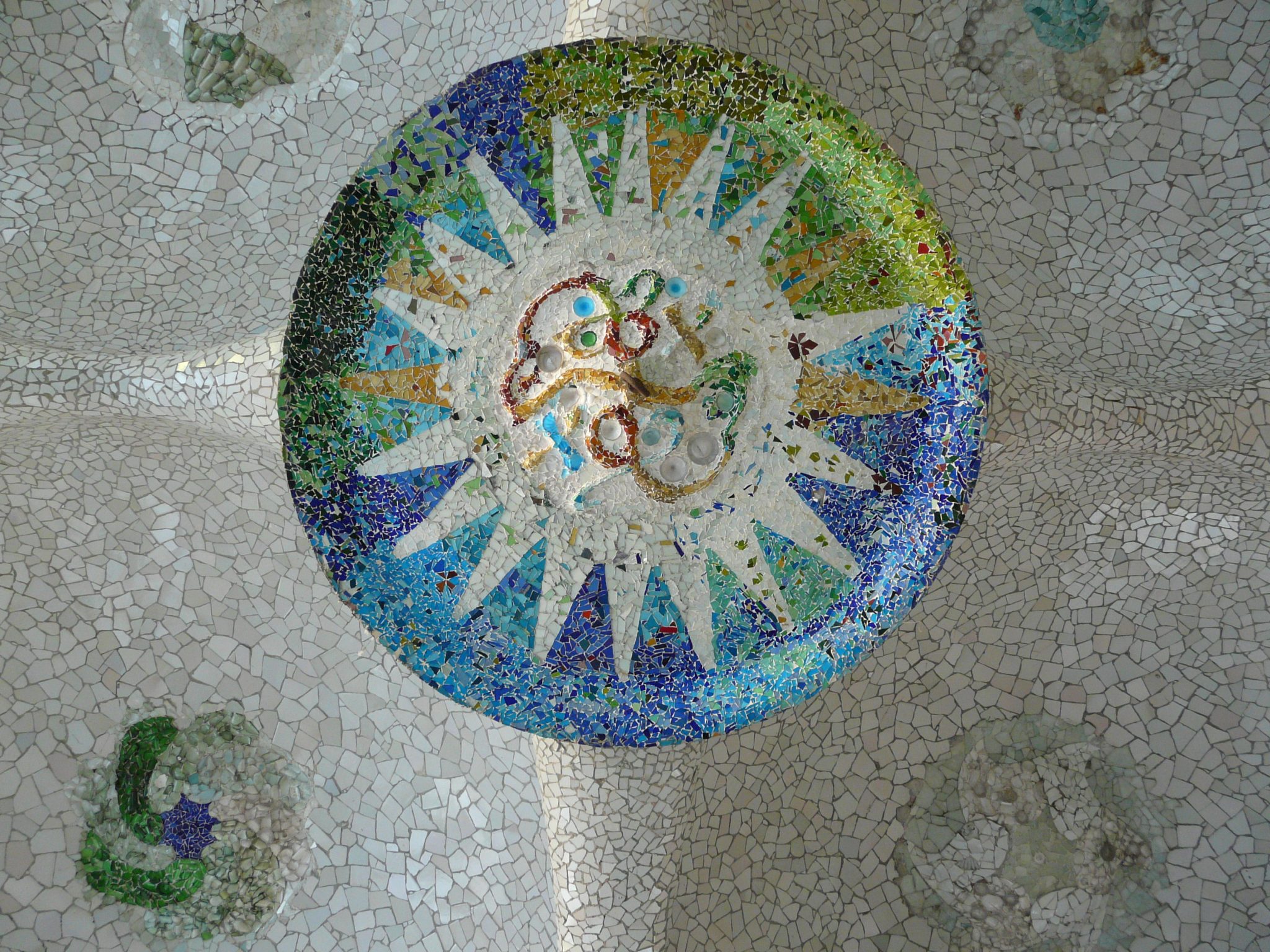 Arquitectura modernista de Park Güell en Barcelona, obra de Gaudí